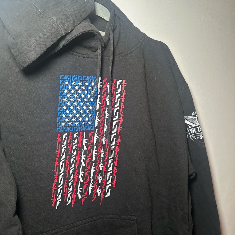 We The People AMERICAN FLAG IN GUNS - PATRIOTIC COLORS HOODIE Size Large EUC - Picture 3 of 8